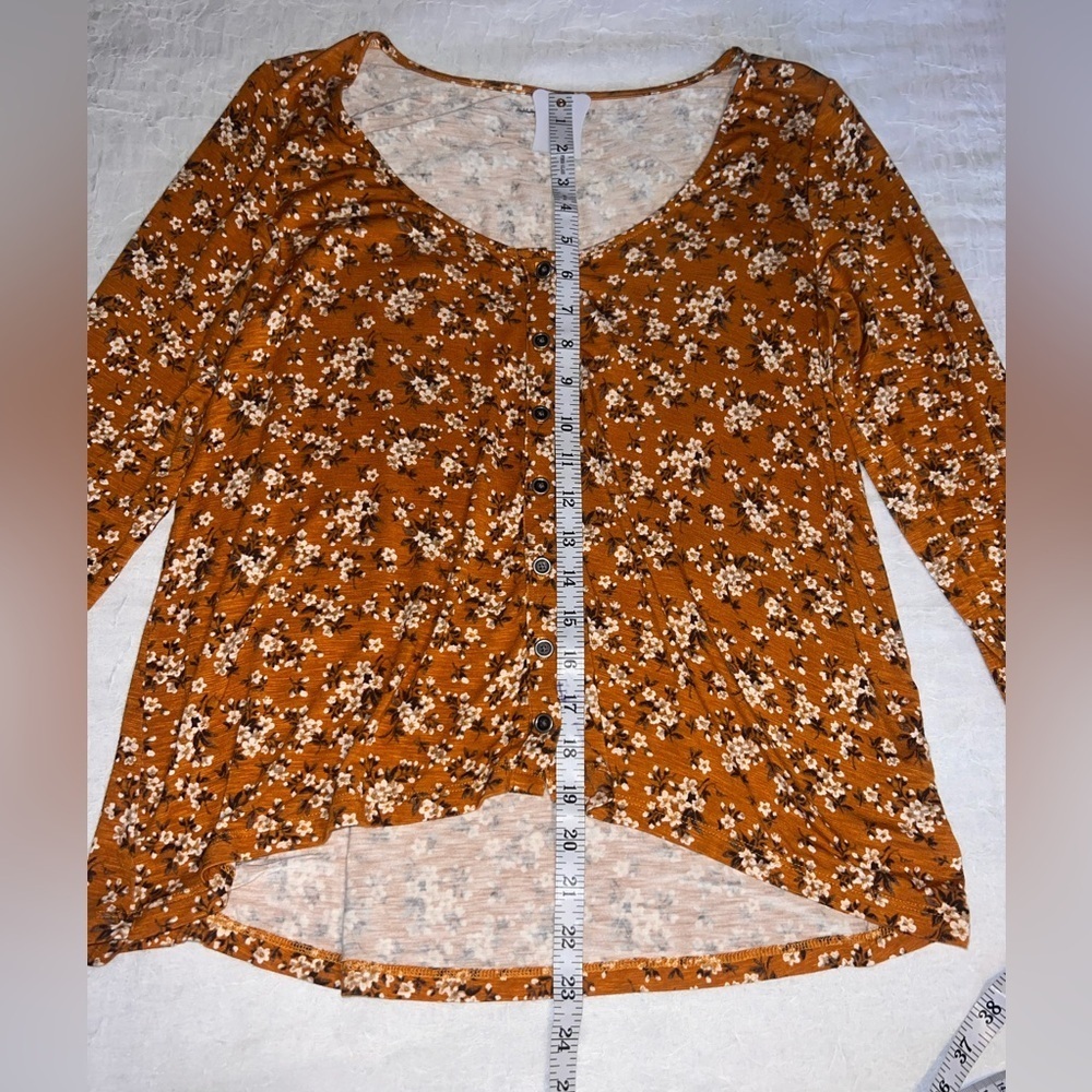 AE top Bundle & save 30% off 2+ items - Picture 5 of 8
